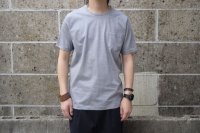 gicipiI (ジチピ) CREW NECK POCKET T-Shirt グレー