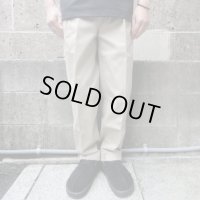 ”DEAD STOCK” (デッドストック) KHAKI JUNGLE (カーキジャングル) PLEATED KHAKI TROUSERS