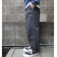 画像2: RICCARDO METHA (リカルドメッサ) 1TUCK WIDE TROUSERS DRAGON TWILL チャコール (2)