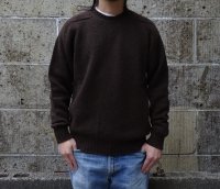 Jamieson’s (ジャミーソンズ) Plain Saddle Shoulder crew neck ミディアムブラウン