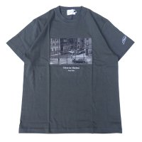 Filphies (フィルフィーズ) SHORT SLEEVE PRINT T-SHIRT Harlem view on 112 street ヘイジーブラック