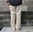 画像8: RICCARDO METHA (リカルドメッサ) ONE TUCK WIDE TROUSERS TWILL ベージュ (カーキ) (8)