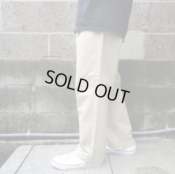 画像2: RICCARDO METHA (リカルドメッサ) ONE TUCK WIDE TROUSERS TWILL ベージュ (カーキ) (2)