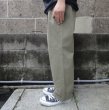 画像7: RICCARDO METHA (リカルドメッサ) 1TUCK WIDE TROUSERS TWILL オリーブ (7)