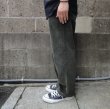 画像6: RICCARDO METHA (リカルドメッサ) 1TUCK WIDE TROUSERS コーデュロイ オリーブ (6)