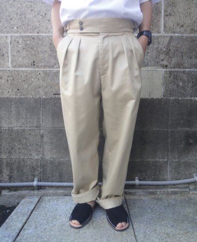 画像1: RICCARDO METHA (リカルドメッサ) 2TUCK BELTLESS TROUSERS カーキ