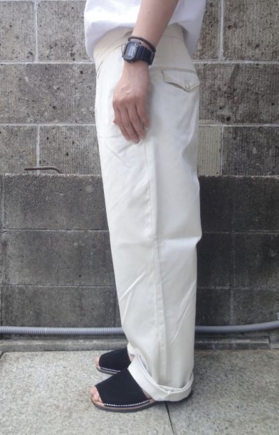 画像2: RICCARDO METHA (リカルドメッサ) 2TUCK BELTLESS TROUSERS オフホワイト