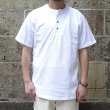 画像1: CalCru (カルクルー) 3 Button 7.2 oz Henley ホワイト (1)