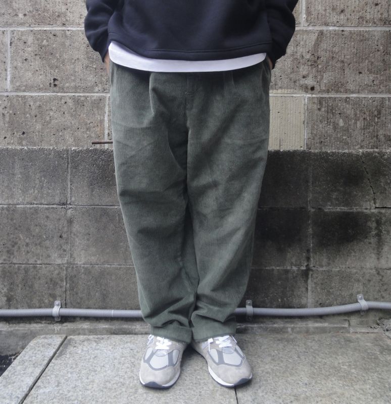 RICCARDO METHA (リカルドメッサ) 1TUCK WIDE PANTS CORDUROY オリーブ